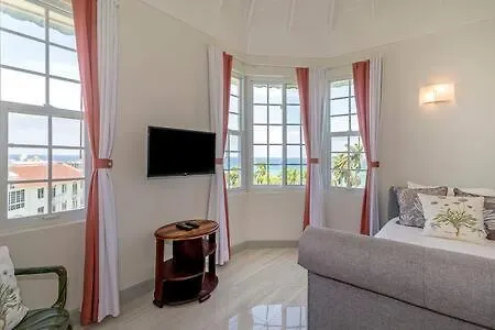 Ultra Modern 2Br Penthouse, Sleeps 5, Beach Front, Pool, Roof Patio, Montego Bay Apartment Jamaica