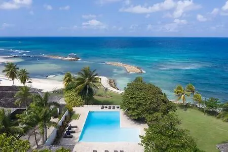 Ultra Modern 2Br Penthouse, Sleeps 5, Beach Front, Pool, Roof Patio, Montego Bay Apartment