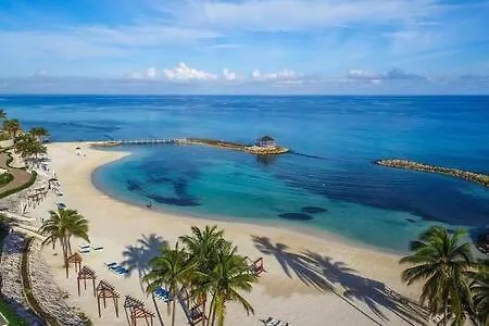Ultra Modern 2Br Penthouse, Sleeps 5, Beach Front, Pool, Roof Patio, Montego Bay Apartment