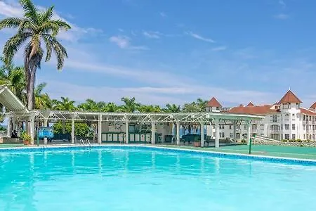 Ultra Modern 2Br Penthouse, Sleeps 5, Beach Front, Pool, Roof Patio, Montego Bay Apartment Jamaica
